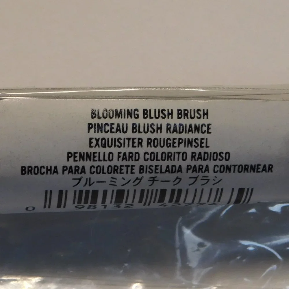 New With Tags -  NWT Bare Minerals Blooming Blush Brush